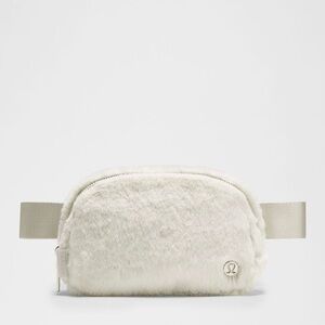Lululemon Everywhere Belt Bag Plush Fleece Bone Silver NWT